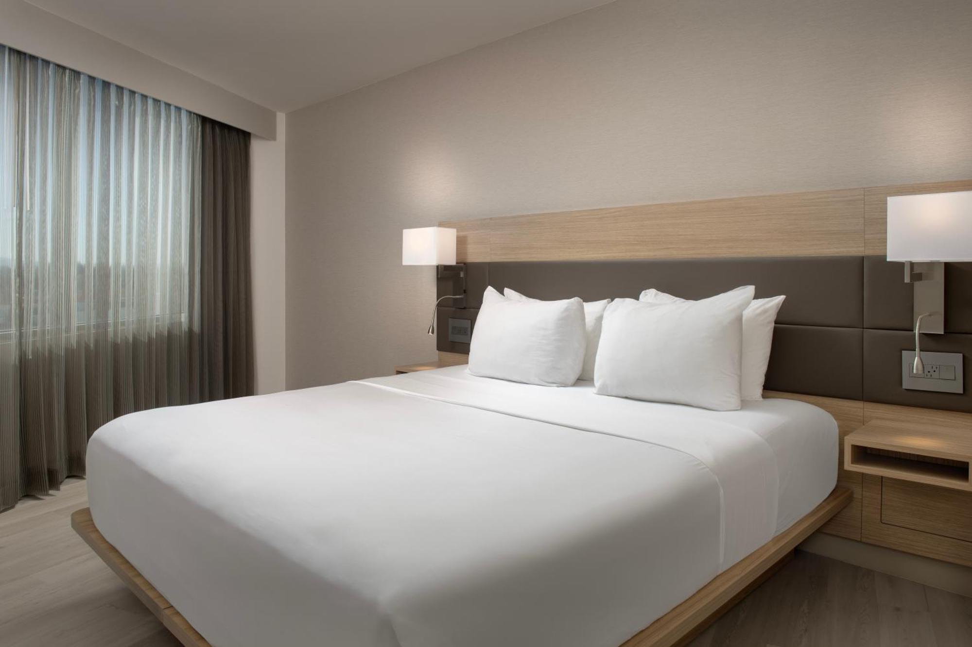 Ac Hotel By Marriott Portland Lake Oswego Exterior photo
