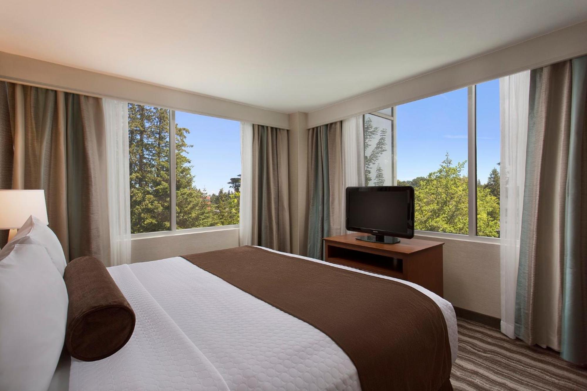 Ac Hotel By Marriott Portland Lake Oswego Exterior photo
