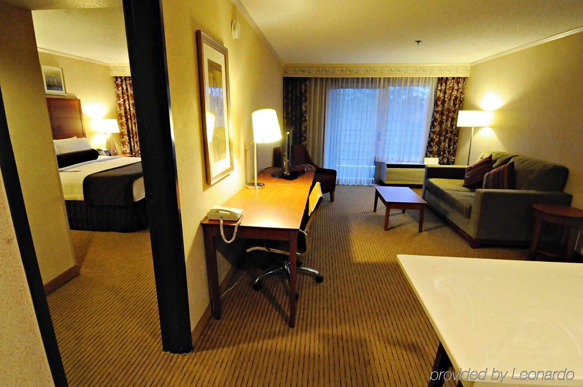 Ac Hotel By Marriott Portland Lake Oswego Exterior photo